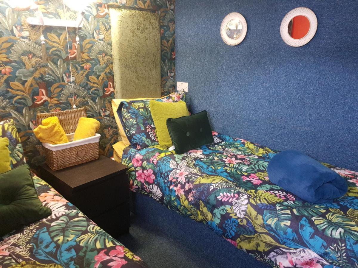 Jasmine Coral Jay Boutique Boatel Ocean Village Gibraltar Bagian luar foto