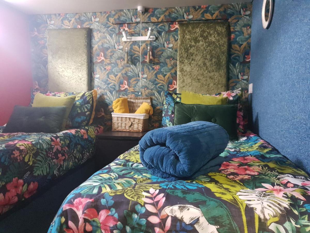 Jasmine Coral Jay Boutique Boatel Ocean Village Gibraltar Bagian luar foto