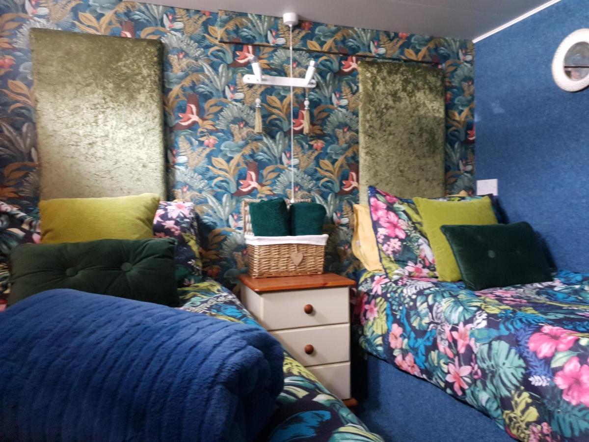 Jasmine Coral Jay Boutique Boatel Ocean Village Gibraltar Bagian luar foto