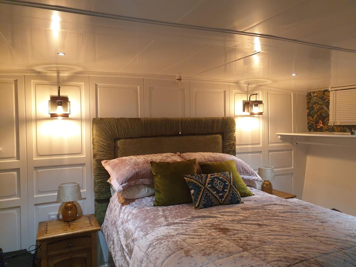 Jasmine Coral Jay Boutique Boatel Ocean Village Gibraltar Bagian luar foto
