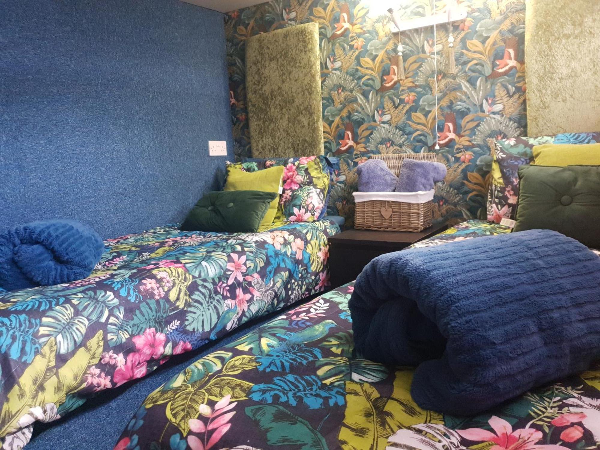 Jasmine Coral Jay Boutique Boatel Ocean Village Gibraltar Ruang foto