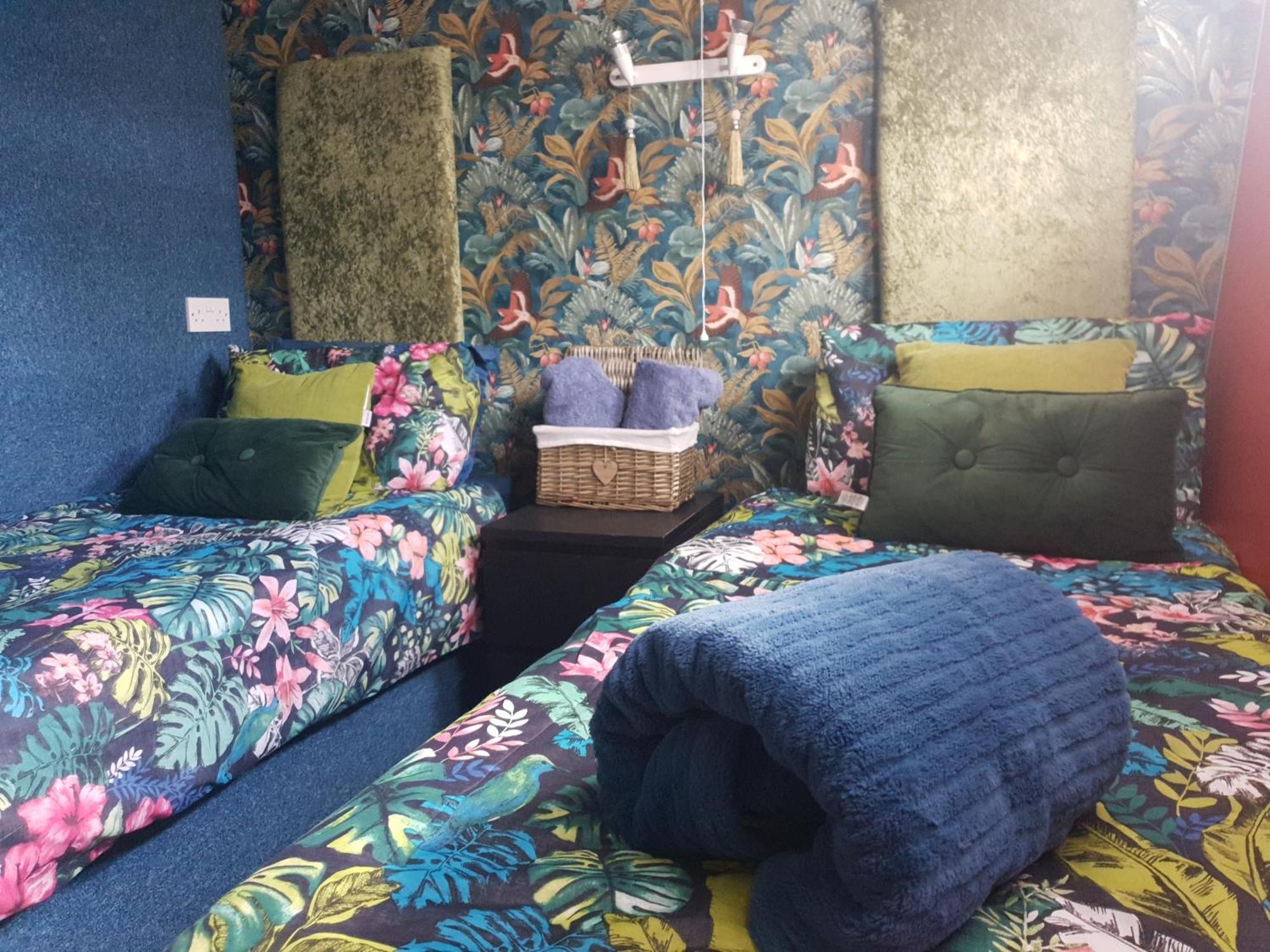 Jasmine Coral Jay Boutique Boatel Ocean Village Gibraltar Ruang foto