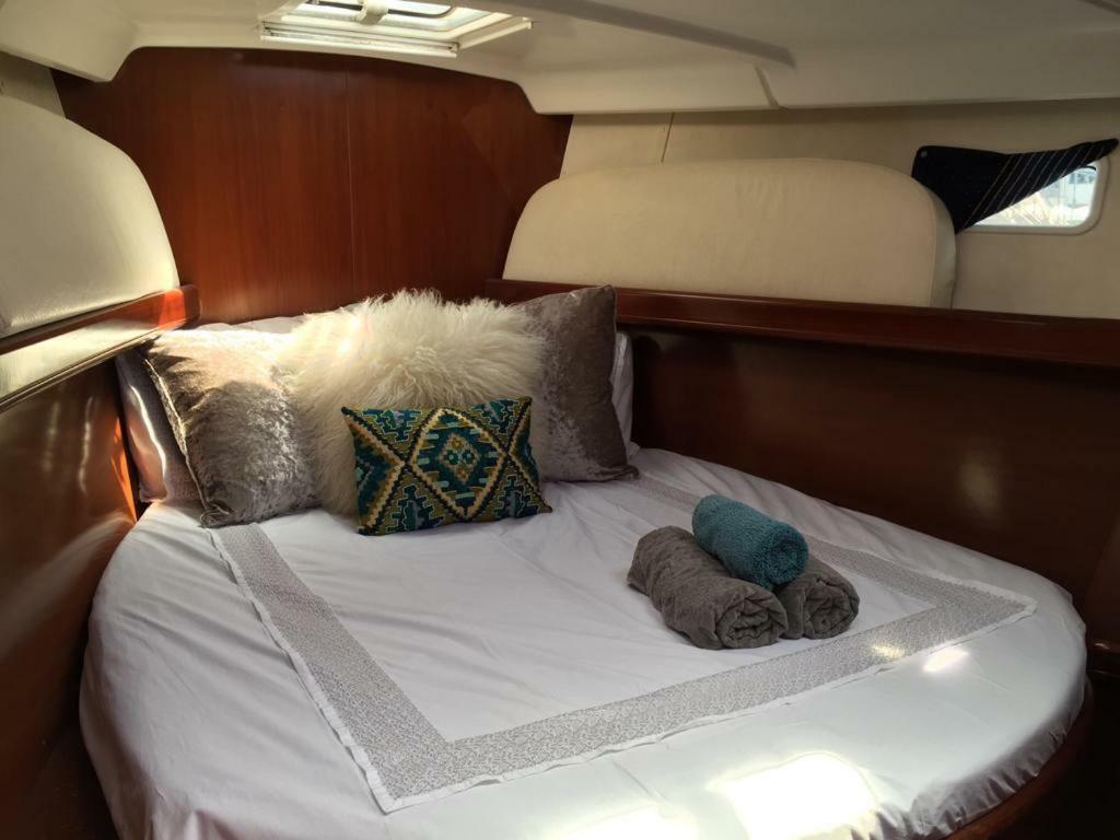 Jasmine Coral Jay Boutique Boatel Ocean Village Gibraltar Bagian luar foto